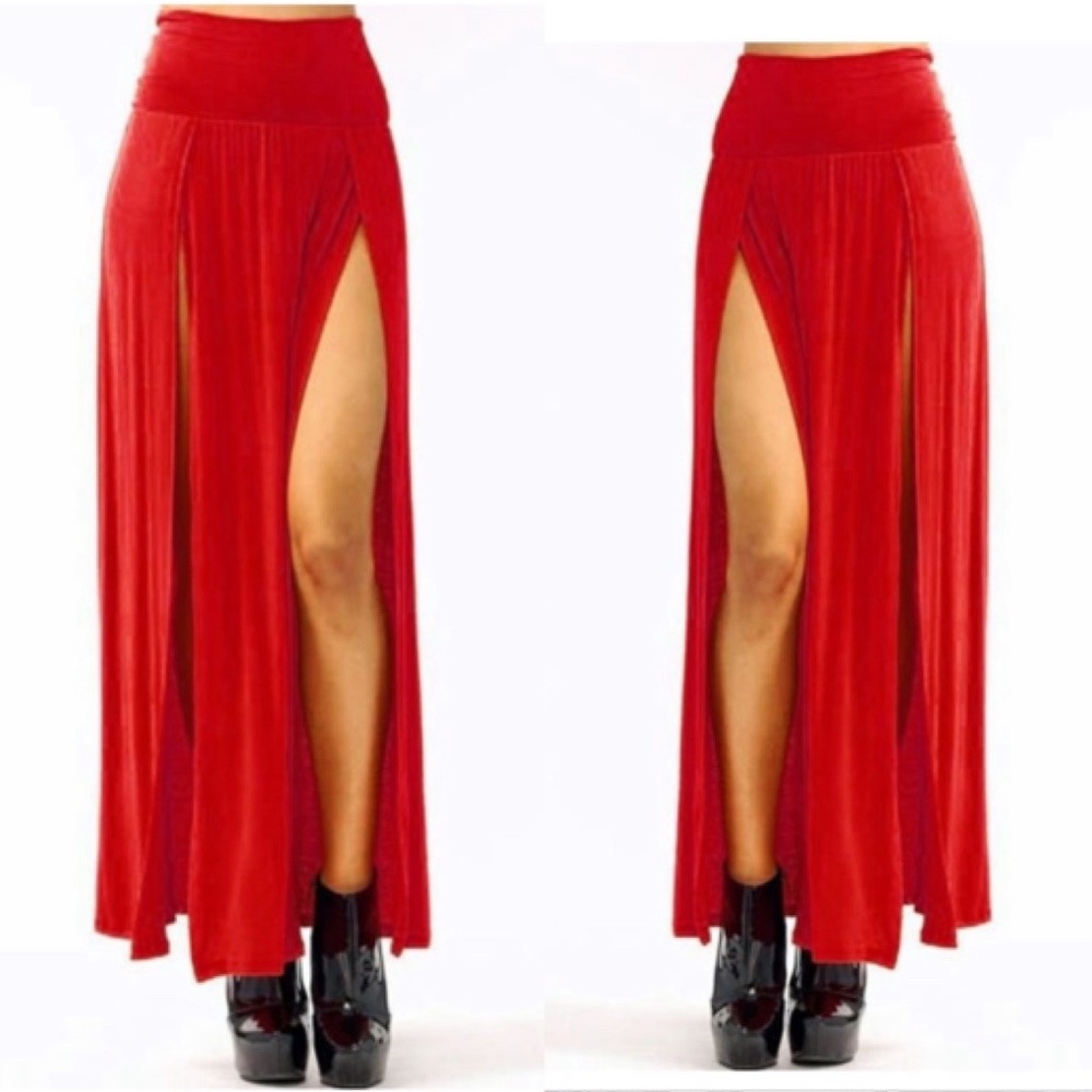 Cute slit legs skirt💫